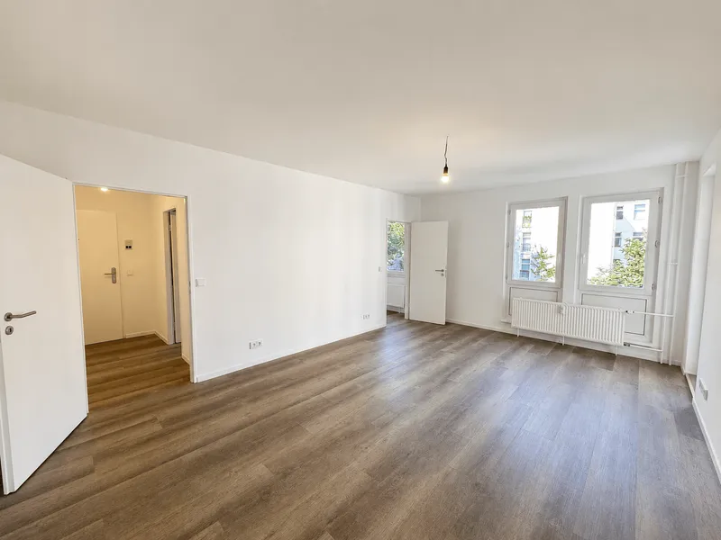 Erstbezug nach Sanierung: 2-Zimmer Wohnung mit Balkon in Berlin Neukölln — photo 1